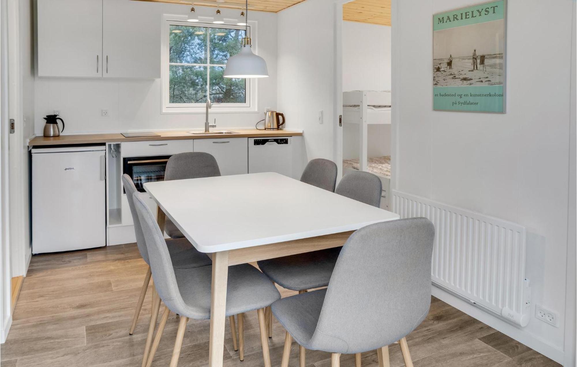 2 Bedroom Nice Apartment In Vaeggerlose Bøtø By 外观 照片