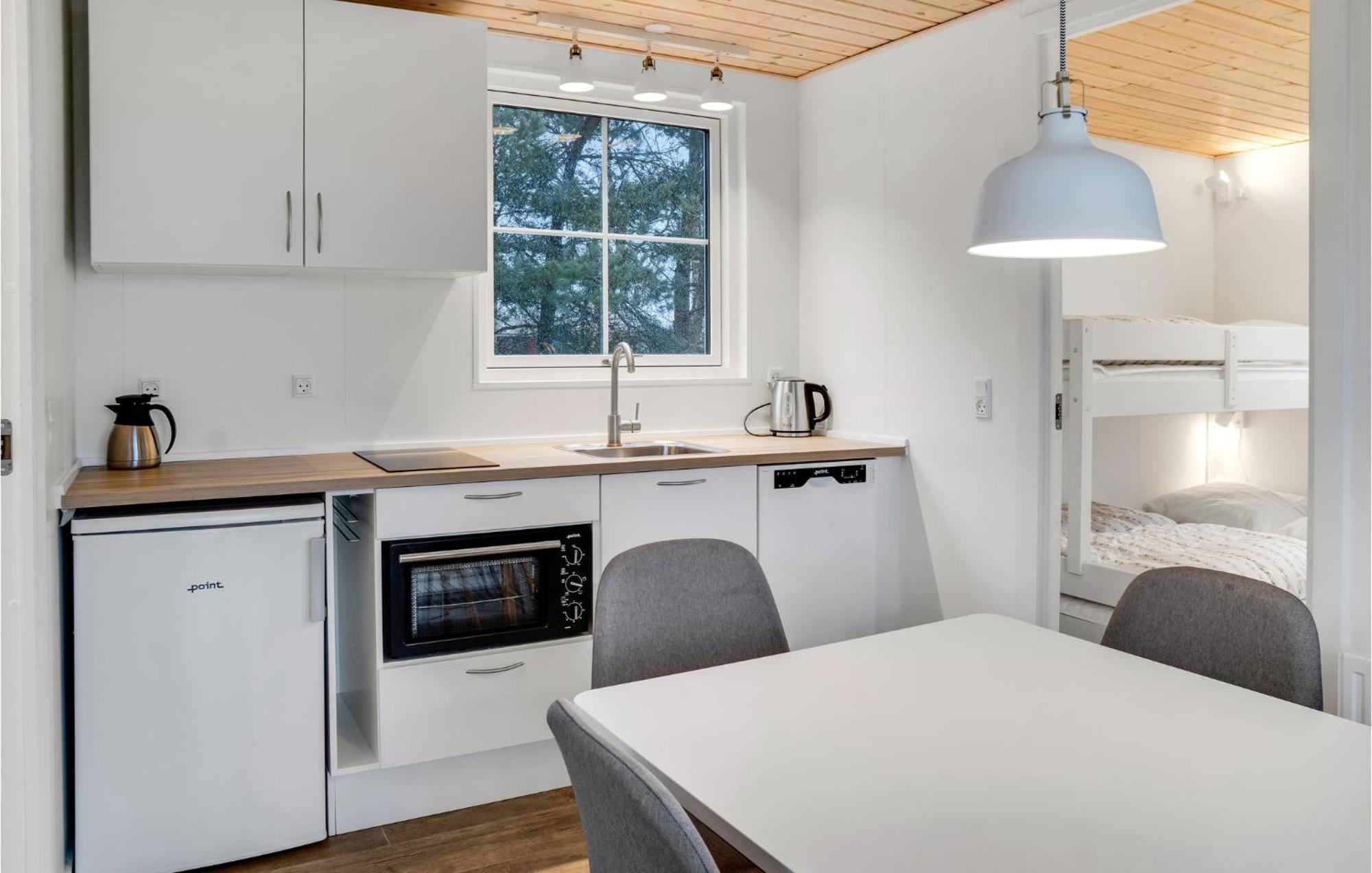 2 Bedroom Nice Apartment In Vaeggerlose Bøtø By 外观 照片