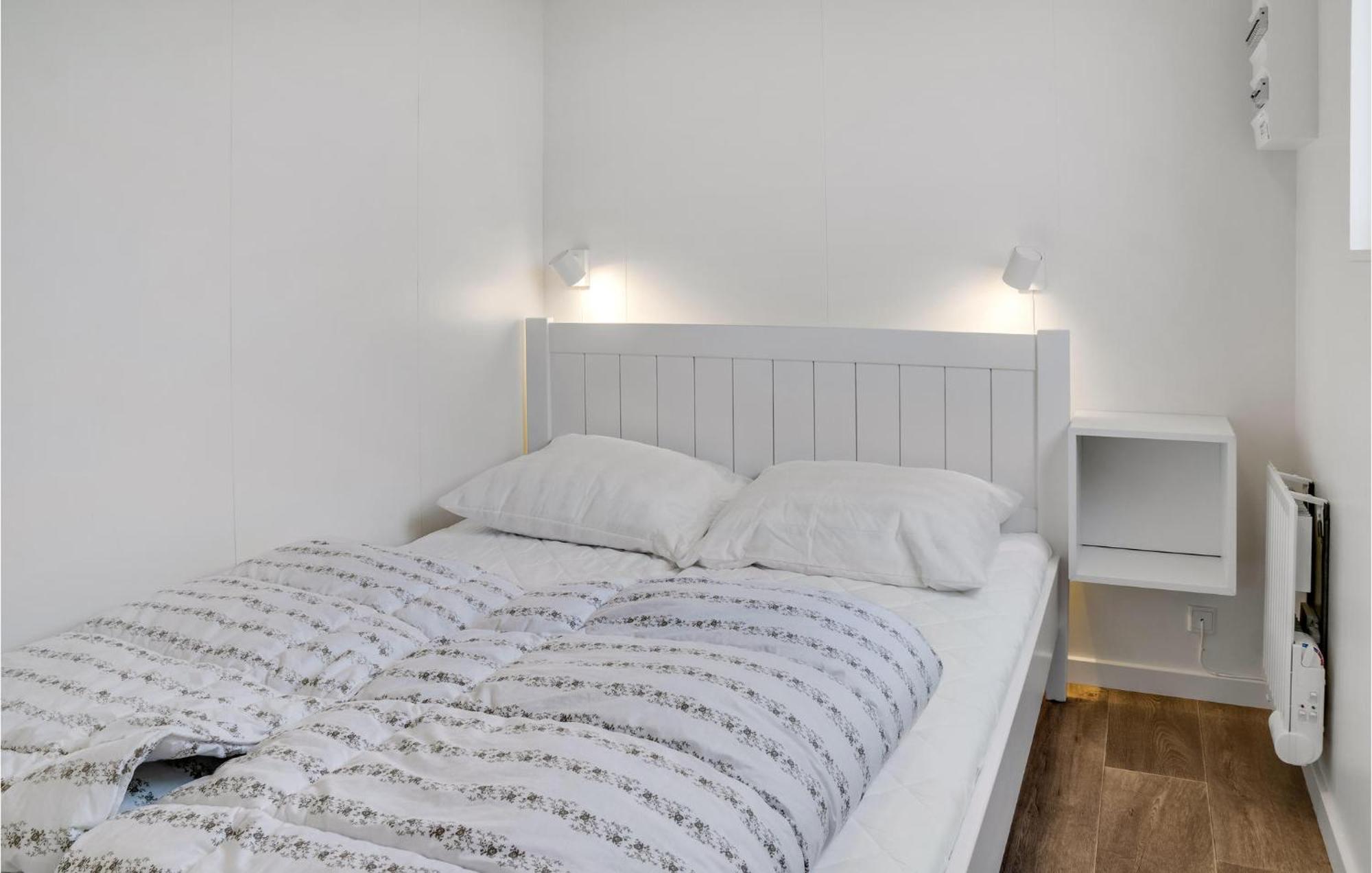 2 Bedroom Nice Apartment In Vaeggerlose Bøtø By 外观 照片