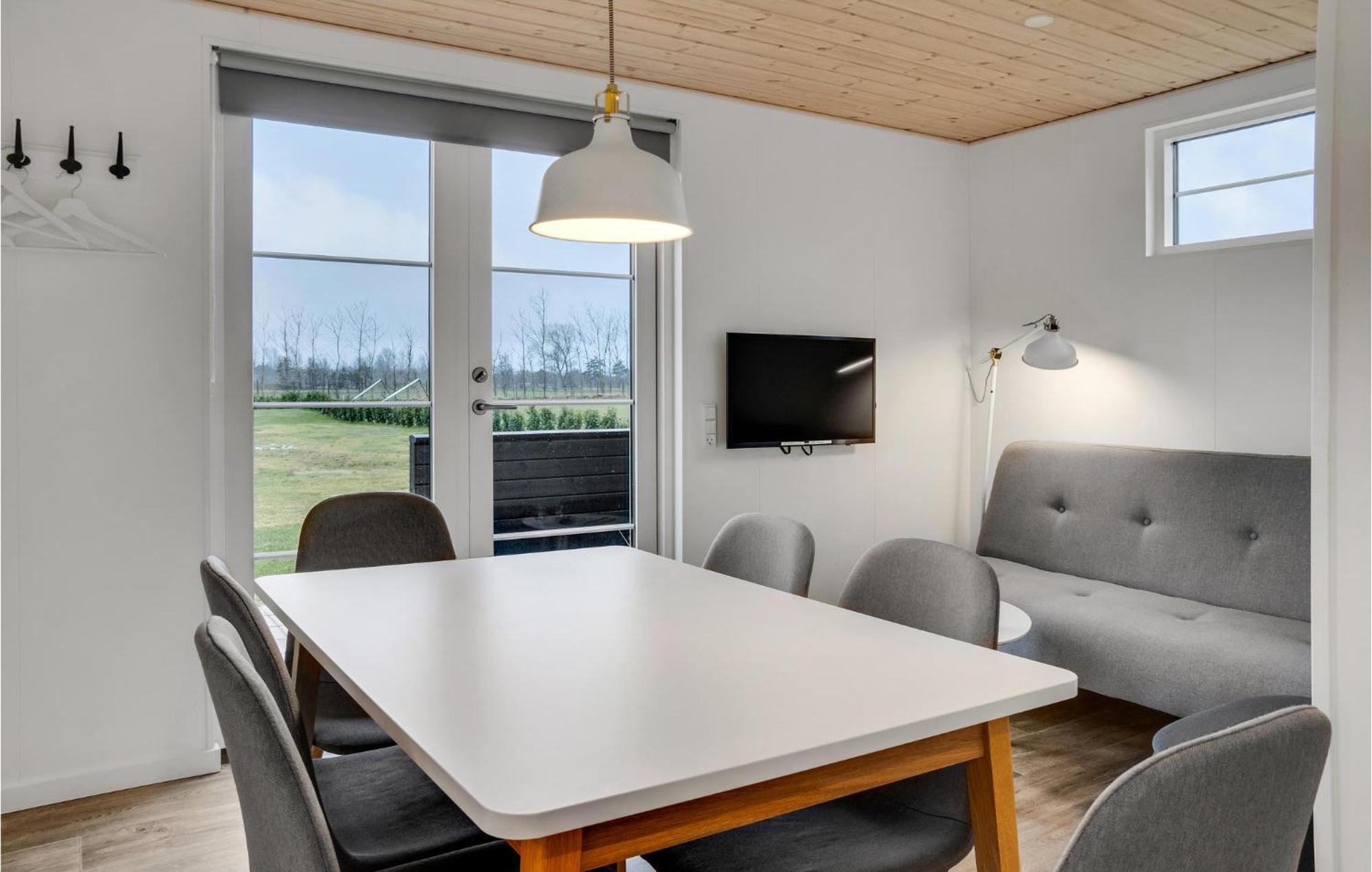 2 Bedroom Nice Apartment In Vaeggerlose Bøtø By 外观 照片