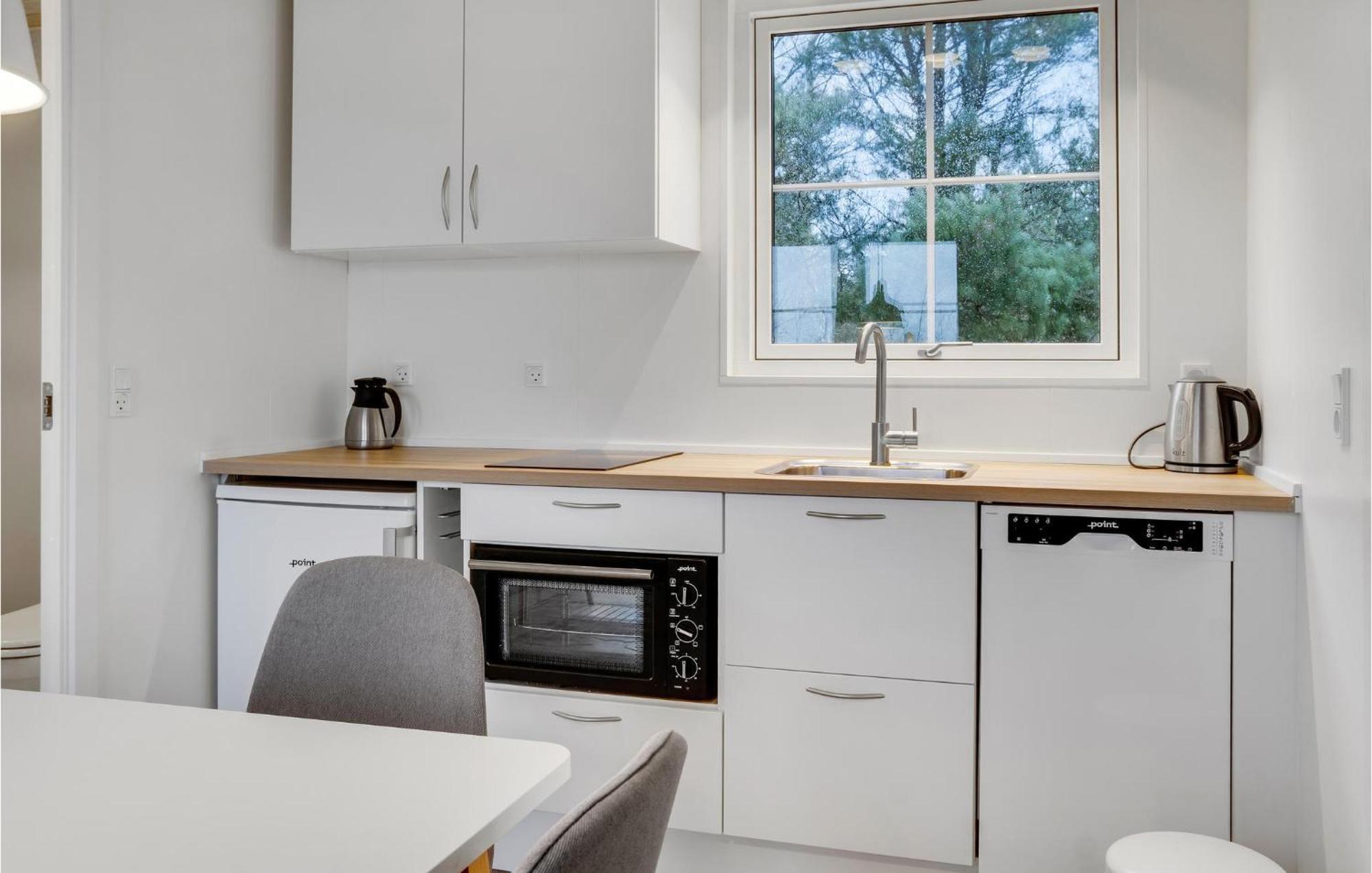 2 Bedroom Nice Apartment In Vaeggerlose Bøtø By 外观 照片